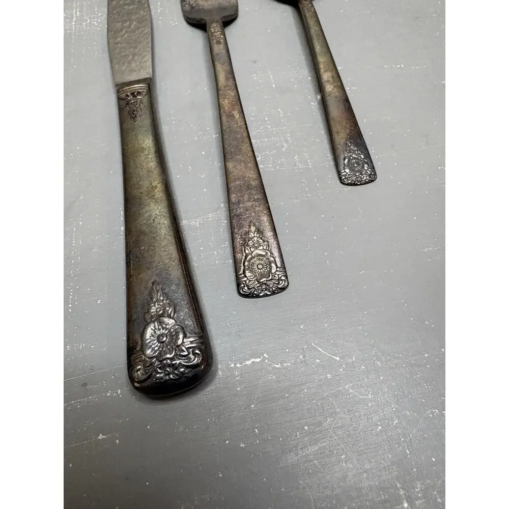 Vintage Wm Rogers Floral Silverplate Flatware Set of 3 Knife Fork Spoon IS